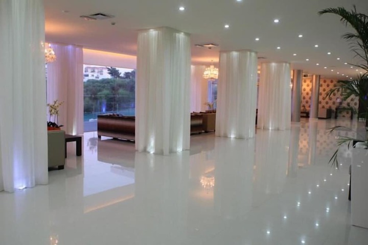 Entrance & Lobby