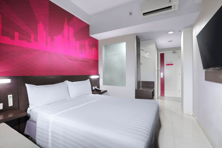 Room 13 of 27