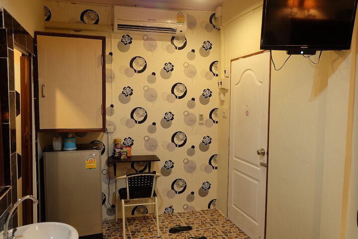 Room 11 of 108