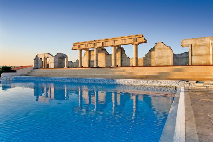 Hotel with Pool