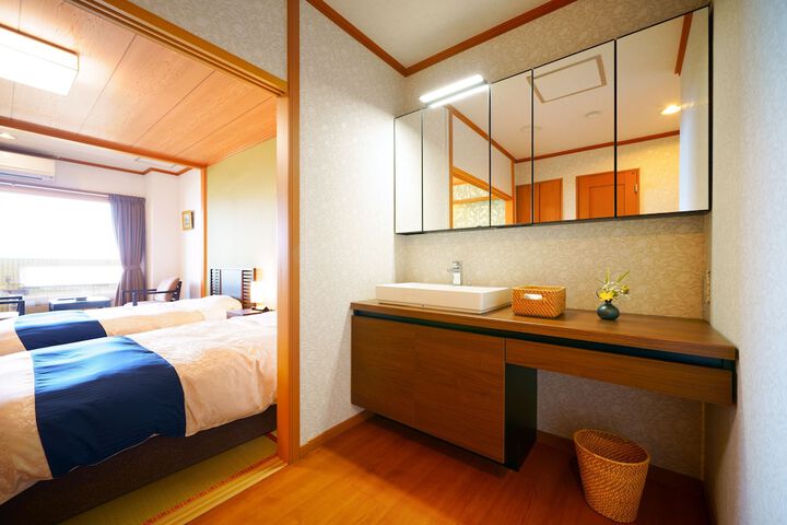 Room 15 of 49
