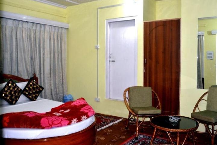 Room 5 of 6