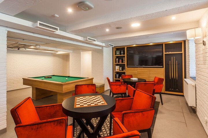 Lounge 63 of 74