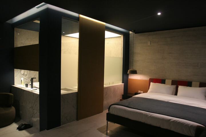 Room 13 of 177