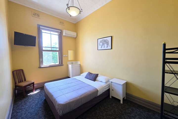 Room 5 of 28