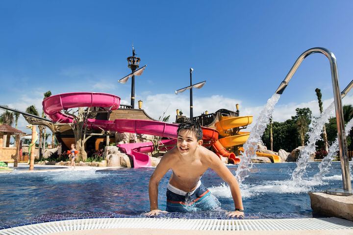 Hotel Pool