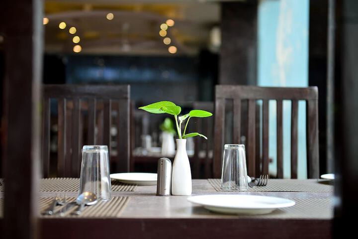 Dining 19 of 21