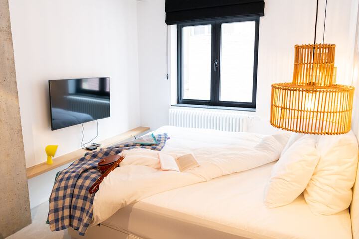 Room 2 of 48