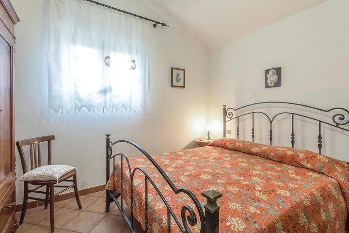 Room 4 of 14