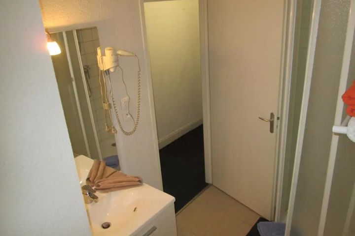 Room 7 of 32
