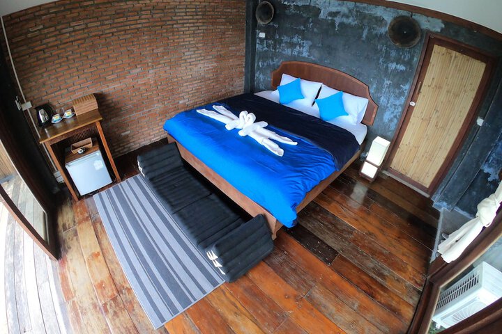 Room 15 of 40