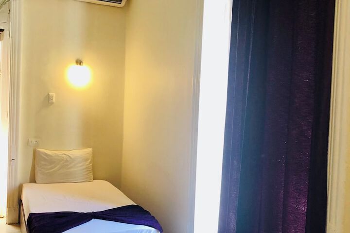 Room 21 of 37