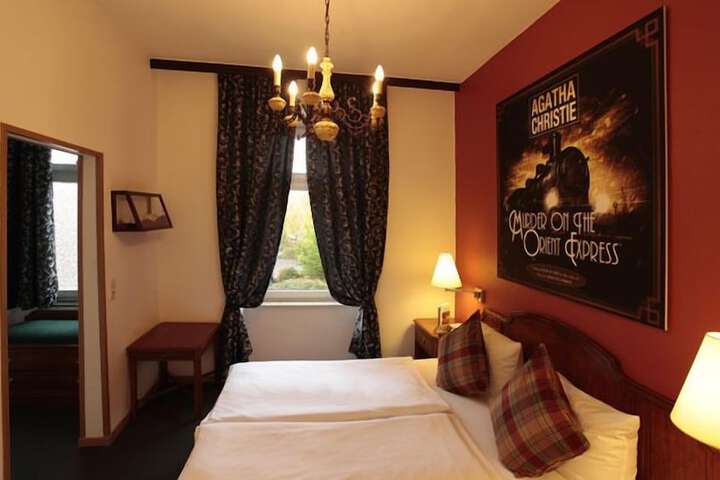 Room 9 of 42
