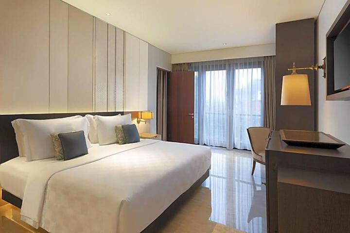 Room 4 of 66
