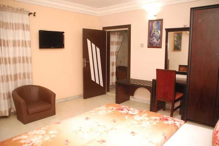 Room 15 of 26