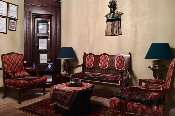 Room 7 of 13
