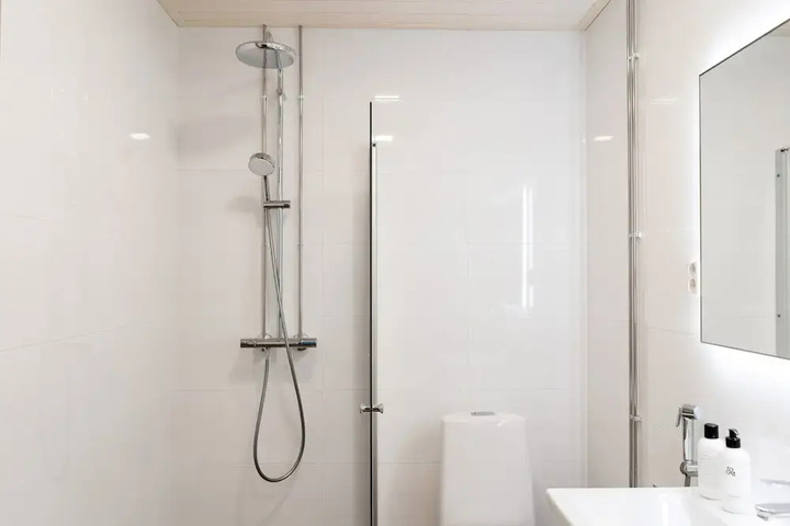 New stylish 1br in the heart of the city