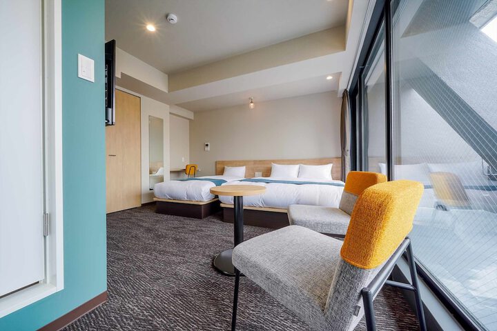 Room 33 of 146