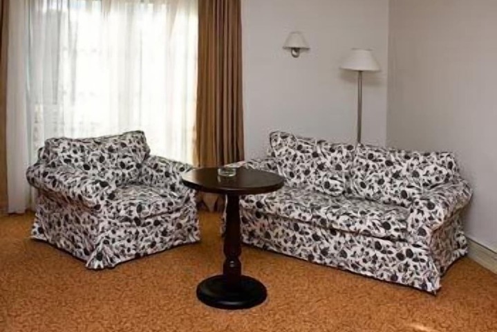 Room 32 of 67