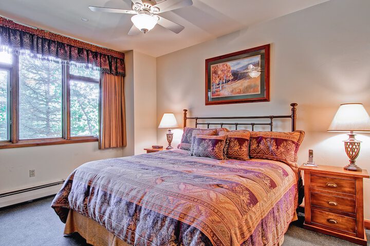 Room 11 of 210