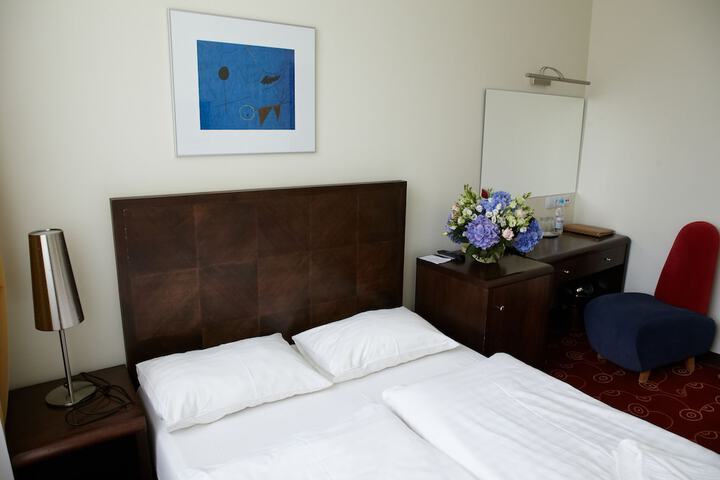 Room 8 of 42