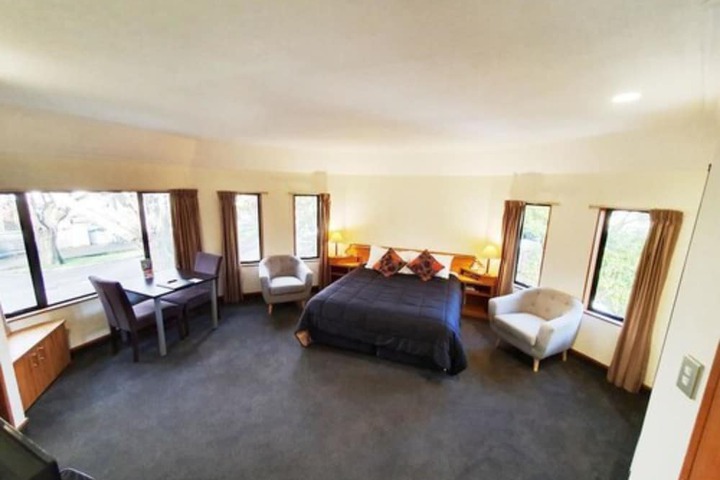 Room 8 of 25