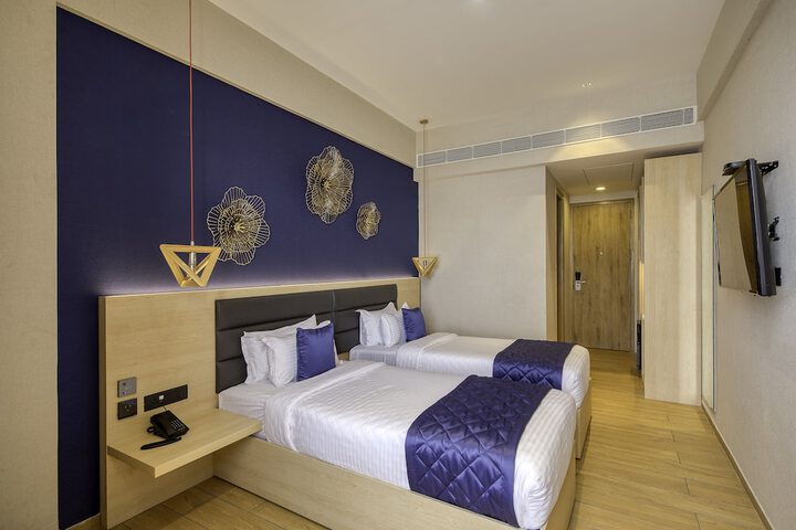 Room 4 of 20