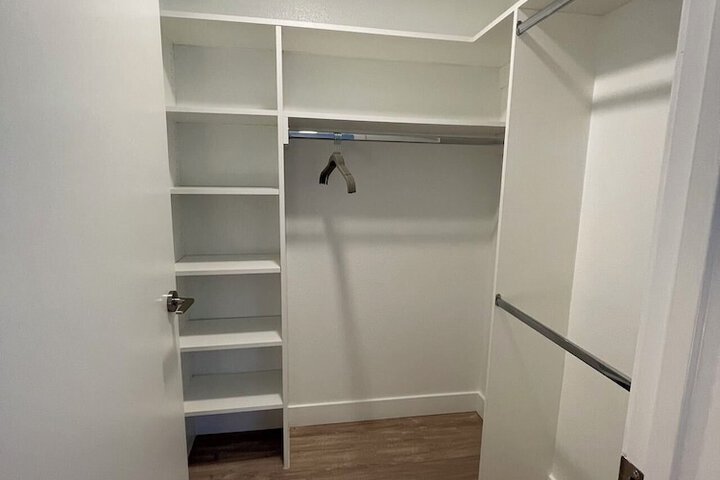 Room 8 of 16