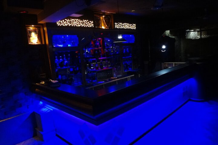 Lounge 31 of 34