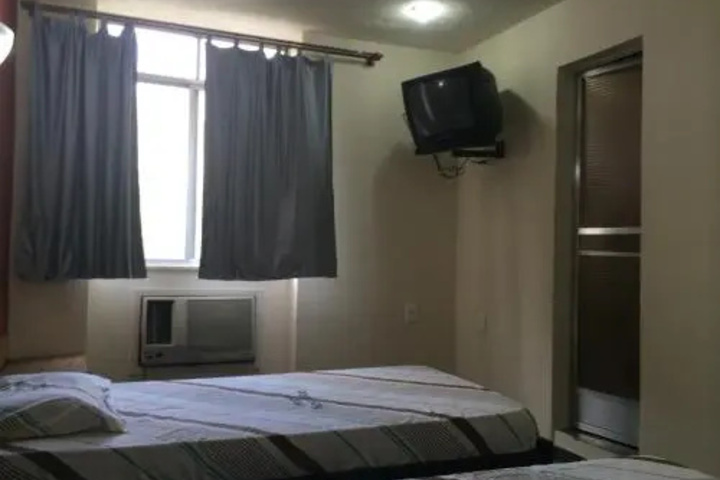 Room 6 of 13