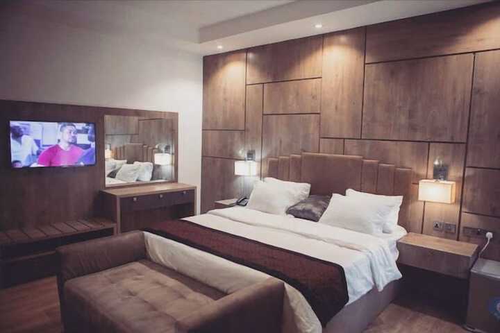Room 16 of 79
