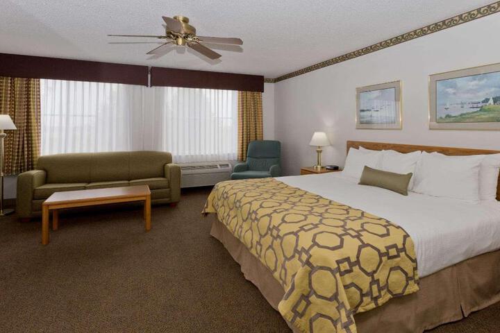 1 King Bed (2 of 15)