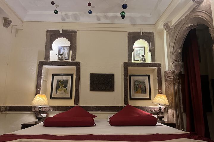 Room 4 of 73