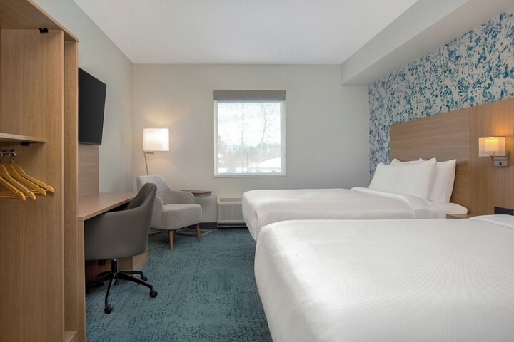 2 Queen Beds (1 of 6)