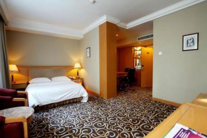 Room 3 of 7