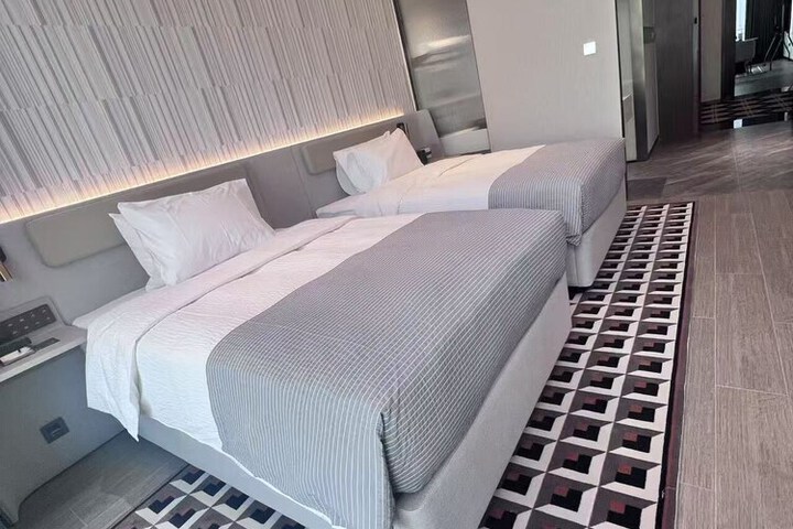 Room 18 of 43