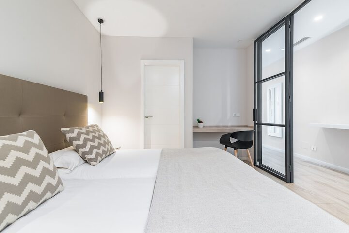 Room 4 of 37