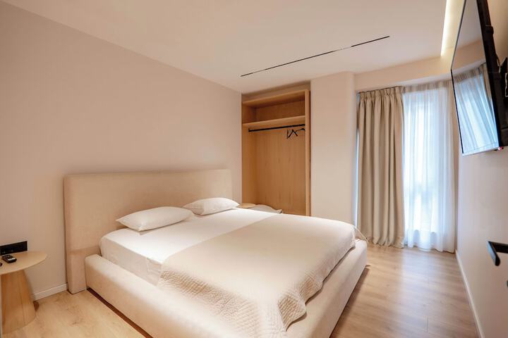 Room 44 of 132