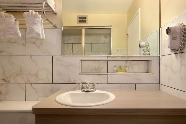 Bathroom sink