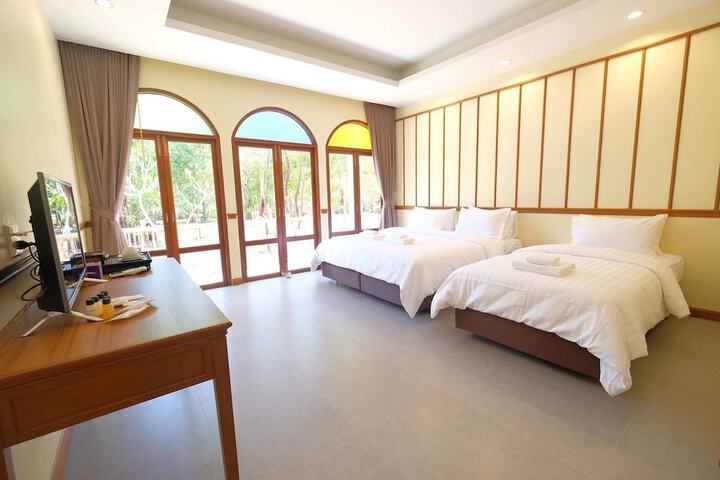 Room 12 of 260