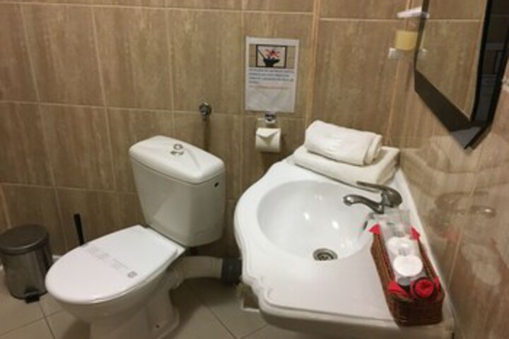 Room 3 of 123