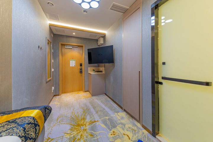 Room 14 of 27