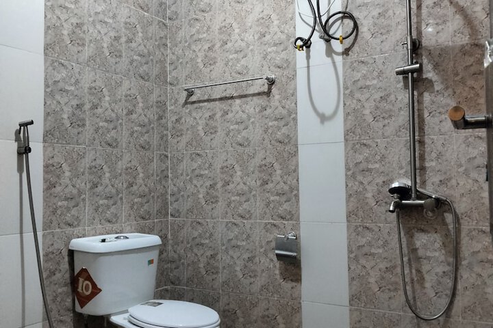 Room 33 of 48