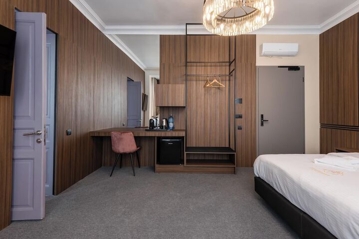 Room 107 of 208