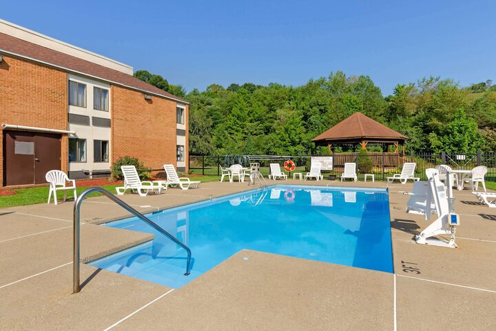 Pool 15 of 28