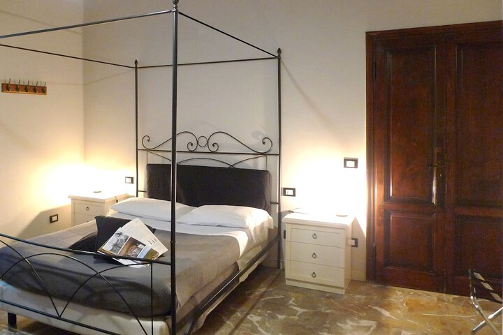 Room 21 of 155