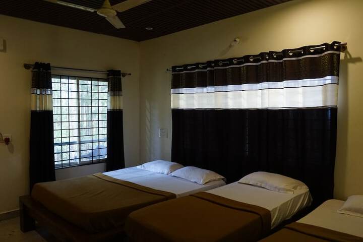 Room 16 of 76