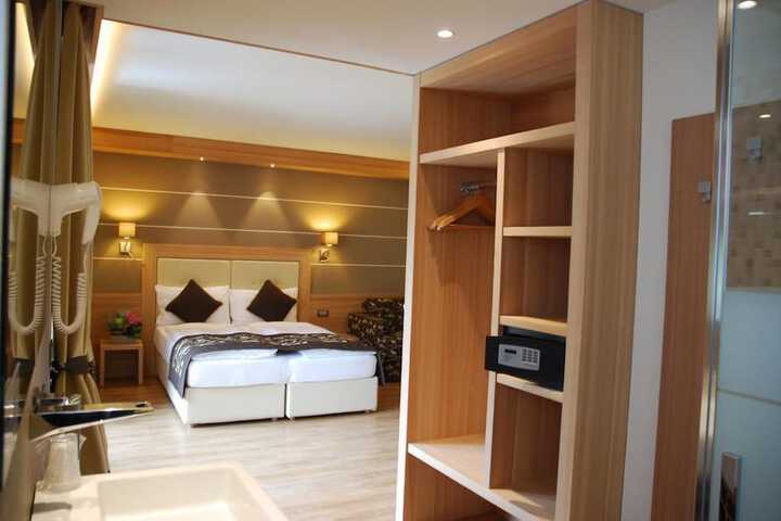 Room 7 of 31