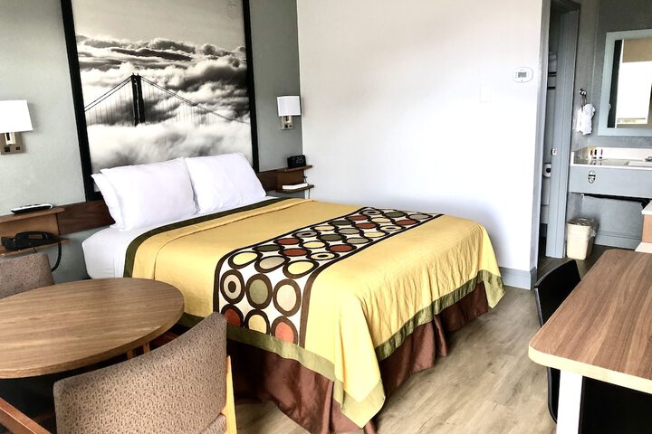 Room 40 of 76