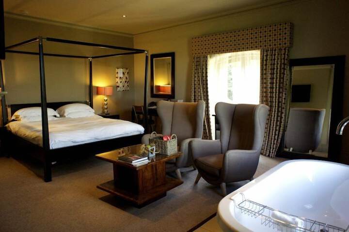 Room 14 of 36